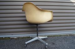Charles Ray Eames Fiberglass Swivel Chair by Charles Ray Eames for Herman Miller - 2404186