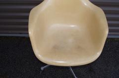 Charles Ray Eames Fiberglass Swivel Chair by Charles Ray Eames for Herman Miller - 2404188