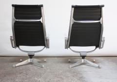 Charles Ray Eames Pair of Early Eames Aluminum Group Chairs for Herman Miller - 618476
