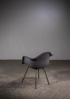 Charles Ray Eames Rare black Eames armchair - 3822262