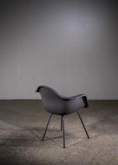 Charles Ray Eames Rare black Eames armchair - 3822263