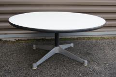 Charles Ray Eames Round White Laminate Coffee Table by Charles and Ray Eames for Herman Miller - 2404277