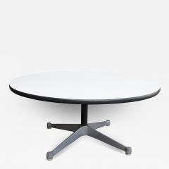 Charles Ray Eames Round White Laminate Coffee Table by Charles and Ray Eames for Herman Miller - 2451530