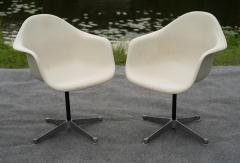 Charles Ray Eames Set of 4 Charles Eames for Herman Miller PAC Armchairs in White Fiberglass 1970s - 4302348