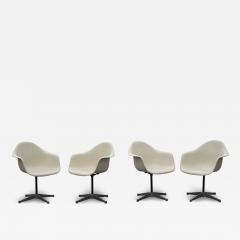 Charles Ray Eames Set of 4 Charles Eames for Herman Miller PAC Armchairs in White Fiberglass 1970s - 4305852