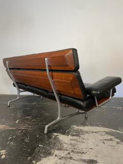 Charles Ray Eames Vintage Eames Three Seater Sofa in Black Leather and Walnut by Herman Miller - 3875345