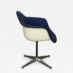 Charles and Ray Eames Molded Swivel Armchair by Charles and Ray Eames - 873111