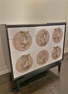 Chest of Drawers with 6 Roman Medallions in the Style of Fornasetti - 2264725