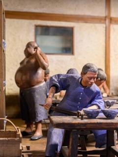 Chinese Ceramic Workshop Scaled model with 17 polychromed figures - 4269879