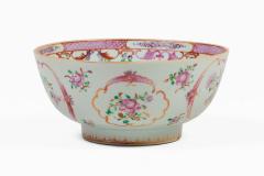 Chinese Export Qianlong Famille Rose Porcelain Small Bowl - 4686360