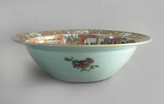 Chinese Export Qing Dynasty Famille Rose Mandarin Bowl - 779992