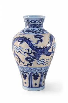 Chinese Peach White and Blue Dragon Motif Porcelain Vase - 4408650