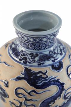 Chinese Peach White and Blue Dragon Motif Porcelain Vase - 4408654