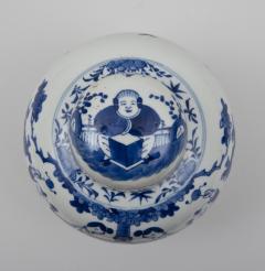 Chinese Porcelain Vase and Cover Circa 1890 - 267210