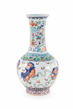 Chinese White Globular Kylin Motif Porcelain Vase - 4201183