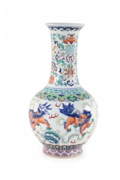 Chinese White Globular Kylin Motif Porcelain Vase - 4201185