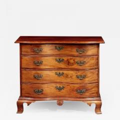 Chippendale Oxbow Chest with a Shaped Shell Carved Pendant - 1401096