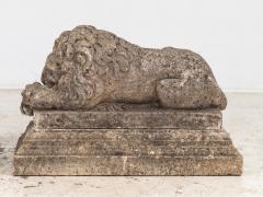 Circa 1920 English Pair of Large Recumbent Concrete Lions - 4208896