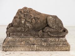 Circa 1920 English Pair of Large Recumbent Concrete Lions - 4208899