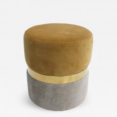 Circular Pouf Upholstered in Velvet and Central Band Made of Brass - 513269