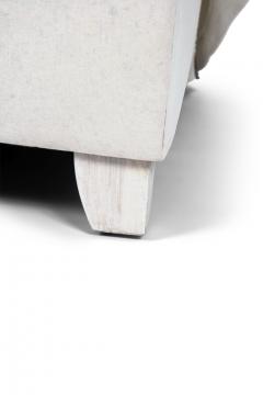 Club Chair Slipcovered in White Linen - 4164162