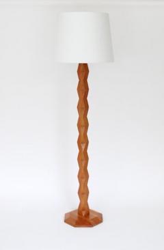 Constantin Br ncu i FRENCH CARVED FACETED SCULPTURAL ELM WOOD FLOOR LAMP INSPIRED BY BRANCUSI - 2142968