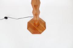 Constantin Br ncu i FRENCH CARVED FACETED SCULPTURAL ELM WOOD FLOOR LAMP INSPIRED BY BRANCUSI - 2142971
