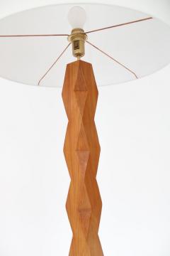 Constantin Br ncu i FRENCH CARVED FACETED SCULPTURAL ELM WOOD FLOOR LAMP INSPIRED BY BRANCUSI - 2142974