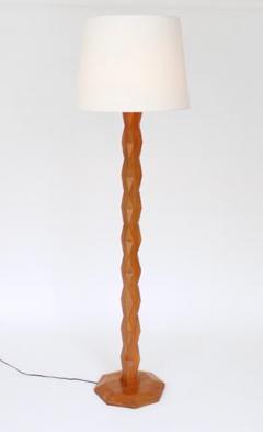 Constantin Br ncu i FRENCH CARVED FACETED SCULPTURAL ELM WOOD FLOOR LAMP INSPIRED BY BRANCUSI - 2142977