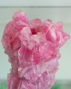 Contemporary Crystallized Vase in Pink by Isaac Mont Netherlands - 3802575