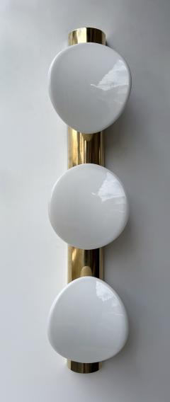 Contemporary Pair of White Murano Glass and Brass Sconces Italy - 4606281