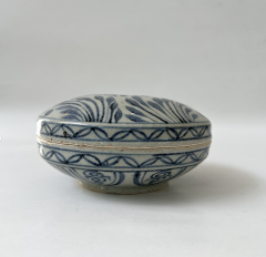 Covered box decorated with fish Late Yuan early Ming - 4204955