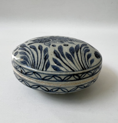 Covered box decorated with fish Late Yuan early Ming - 4204956