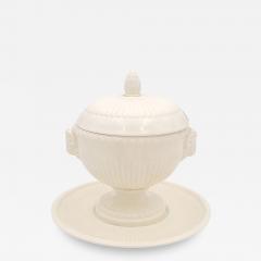 Creamware Sauce Tureen on Stand England circa 1950 - 2451070
