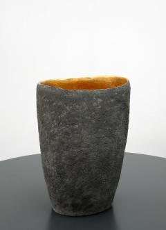 Cristina Salusti Ceramic and gold Vessel vase by Cristina Salusti - 366617