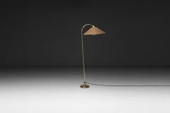 Curved Floor Lamp with Brass Stem and Rattan Shade Europe Mid 20th Century - 4753649