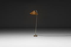 Curved Floor Lamp with Brass Stem and Rattan Shade Europe Mid 20th Century - 4753650