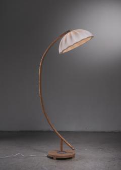 Curved wooden floor lamp - 3512336
