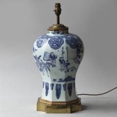 DELFT OCTAGONAL BALUSTER VASE IN THE CHINOISERIE TASTE CONVERTED TO A LAMP - 3998664