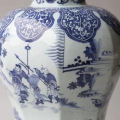 DELFT OCTAGONAL BALUSTER VASE IN THE CHINOISERIE TASTE CONVERTED TO A LAMP - 3998667