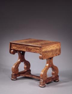DIMINUTIVE CLASSICAL SOFA TABLE - 3632065