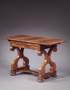 DIMINUTIVE CLASSICAL SOFA TABLE - 3632067