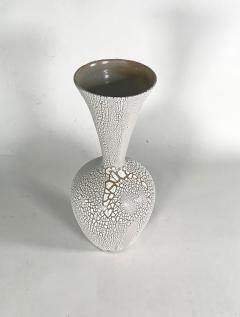 Daric Harvie A Group of 3 White Mottled Glazed Ceramic Vessels Daric Harvie - 4619446