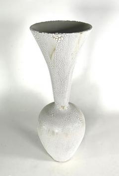 Daric Harvie A Group of 3 White Mottled Glazed Ceramic Vessels Daric Harvie - 4619449