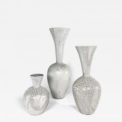 Daric Harvie A Group of 3 White Mottled Glazed Ceramic Vessels Daric Harvie - 4703645