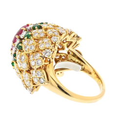 David Webb DAVID WEBB 18K YELLOW GOLD 1970S RUBY DIAMOND AND EMERALD COCKTAIL RING - 2956754