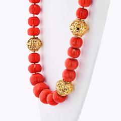 David Webb DAVID WEBB 1960S 18K YELLOW GOLD LARGE CORAL BALLS STRING NECKLACE - 1796900