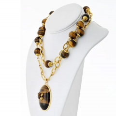 David Webb David Webb 18K Yellow Gold 1960s Tiger Eye Long Bead With A Frog Necklace - 3992048