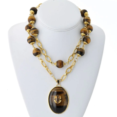 David Webb David Webb 18K Yellow Gold 1960s Tiger Eye Long Bead With A Frog Necklace - 3992049