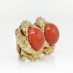 David Webb David Webb 1970s Round Cabochon Coral Clip On Earrings - 1667874